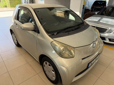 TOYOTA IQ MET987 GOLD