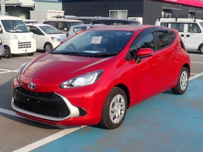 TOYOTA AQUA  2024 RED  9300