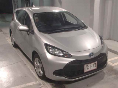 TOYOTA AQUA 2024 SILVER