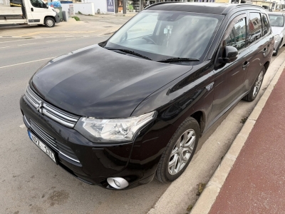 MITSUBISHI OUTLANDER  BLACK  NPZ176