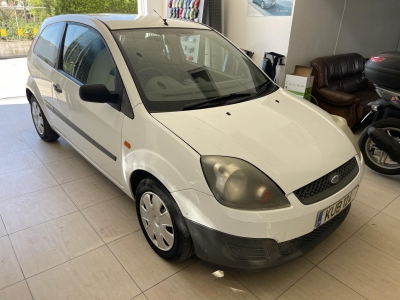 FORD FIESTA VAN KUB124